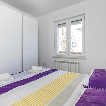 2 Bedroom Lovely In Cavle Apartment *