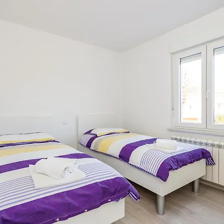 2 Bedroom Lovely In Cavle