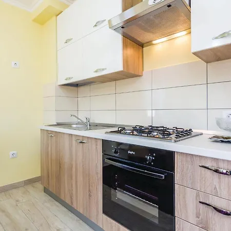 Apartment 2 Bedroom Lovely In Cavle