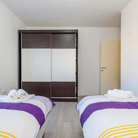 Apartment 2 Bedroom Lovely In Cavle *