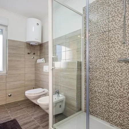 2 Bedroom Lovely In Cavle *