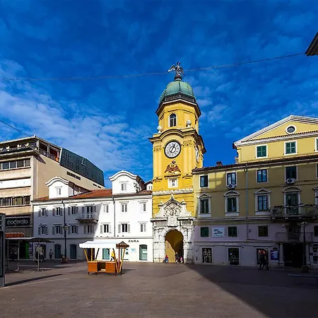 Apartment 2 Bedroom Lovely In Cavle Podrvanj